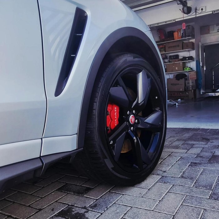 Jaguar wheel and caliper detail